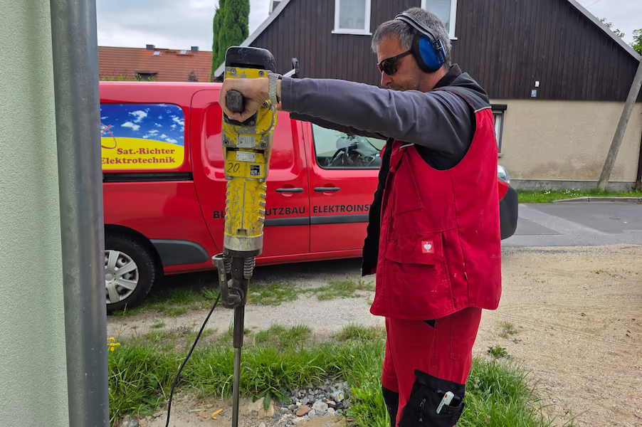 Herstellen örtlicher Erdung mittels Tiefenerder