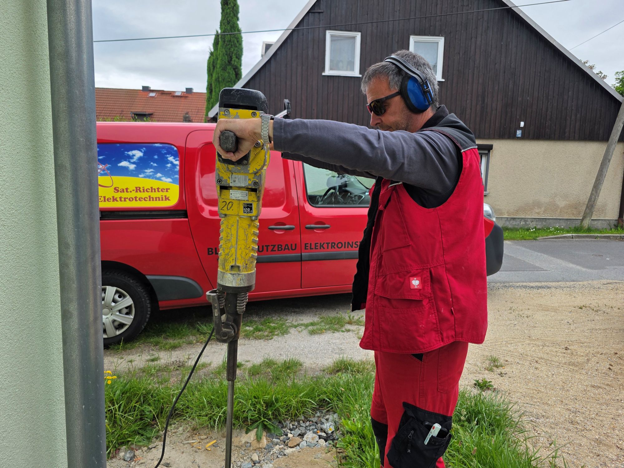 Herstellen örtlicher Erdung mittels Tiefenerder